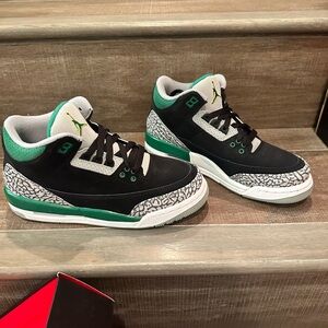 New in Box Size 6Y Jordan 3 Retro/size 38.5 euro